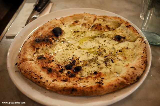 Santa Maria pizzeria Ealing Focaccia aglio e mozzarella