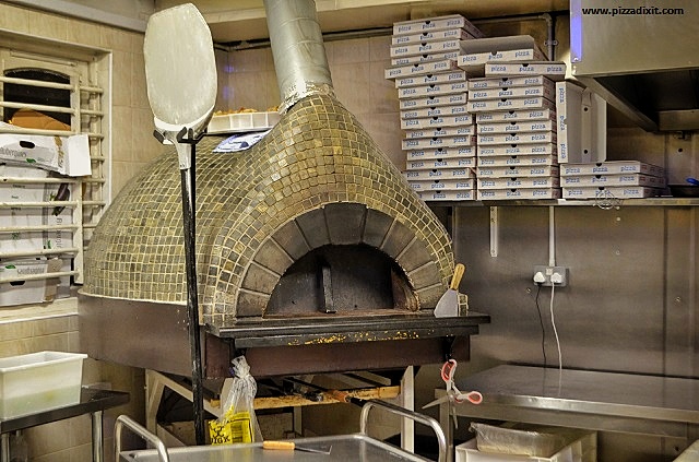 Pizzeria Addommè Streatham forno a legna
