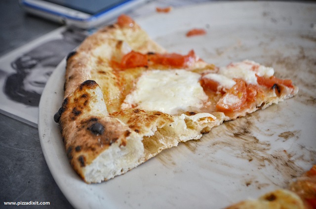 Figli del Vesuvio Londra fetta di pizza