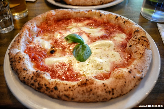 Pizzeria di Camden Londra pizza Margherita